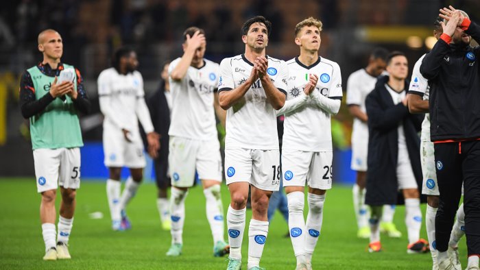 napoli tifosi rassegnati mentre l anniversario dello scudetto si avvicina