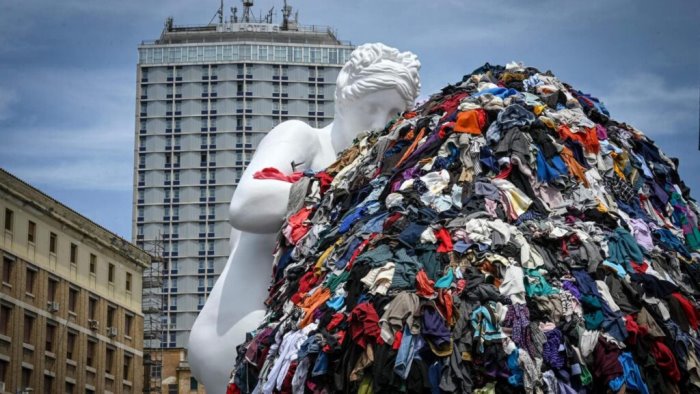 napoli rogo venere degli stracci ridotta la pena per isaia