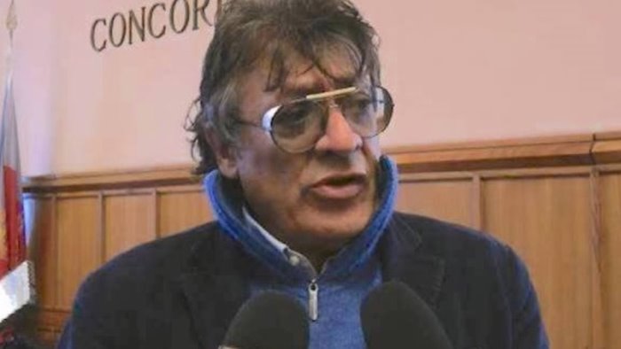 lonardo fi picucci ridicolo si vuol dare merito a chi non ne ha alcuno