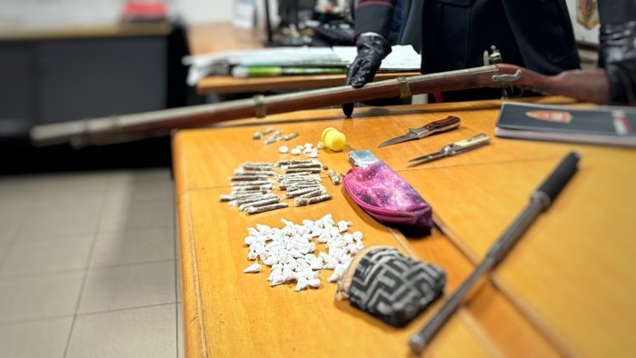 sicurezza controlli dei carabinieri nel napoletano 41enne arrestato per droga