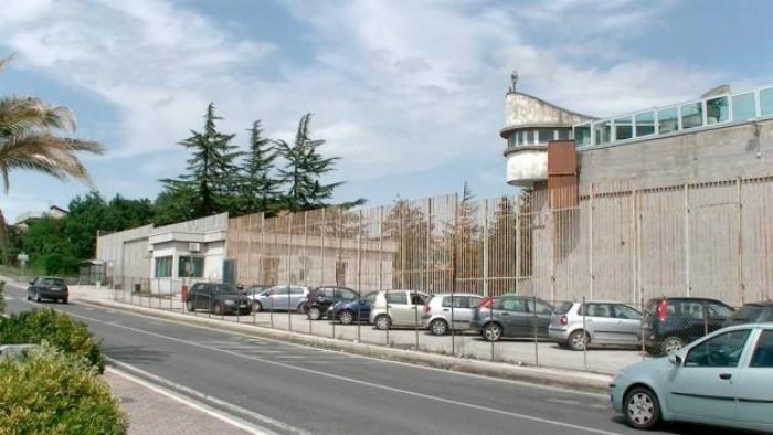 ancora disordini nel carcere ariano irpino detenuti allagano reparto