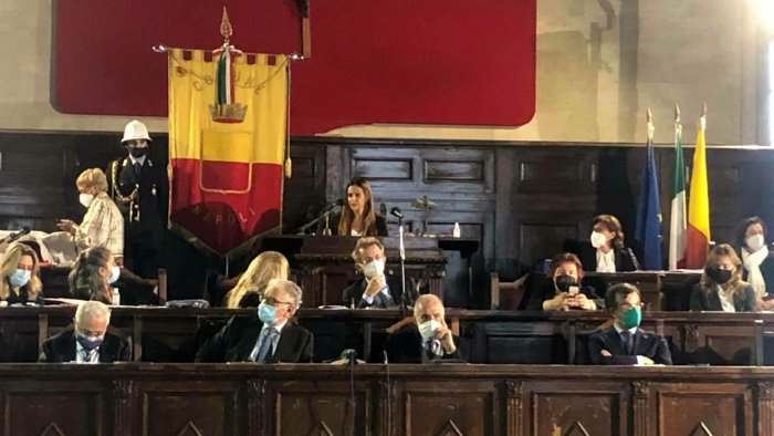 donna ferita a fuorigrotta presidente del consiglio comunale atto vile