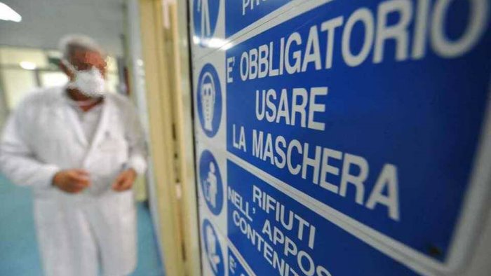 meningite a solofra in terapia intensiva del cotugno l avvocato 45enne