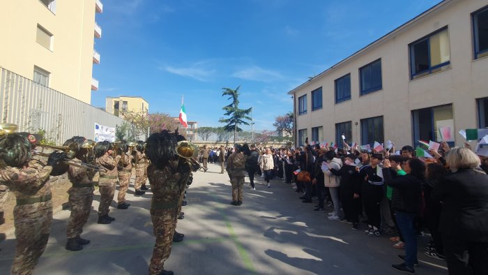 cyberbullismo e sicurezza in rete l esercito italiano incontra gli studenti