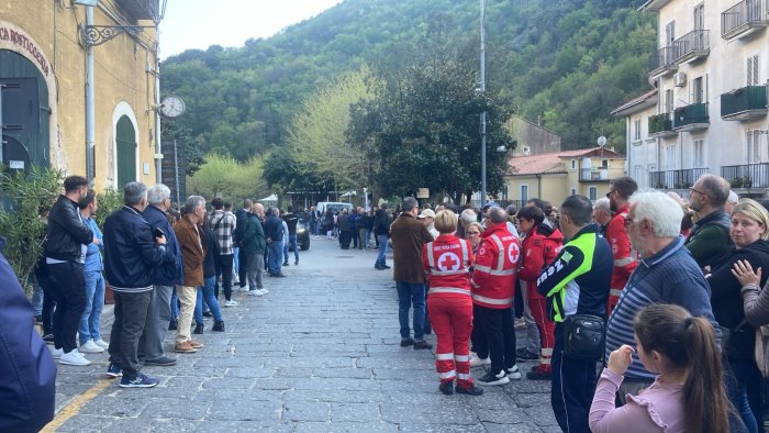 carabinieri morti sindaco salerno stretti a dolore famiglie