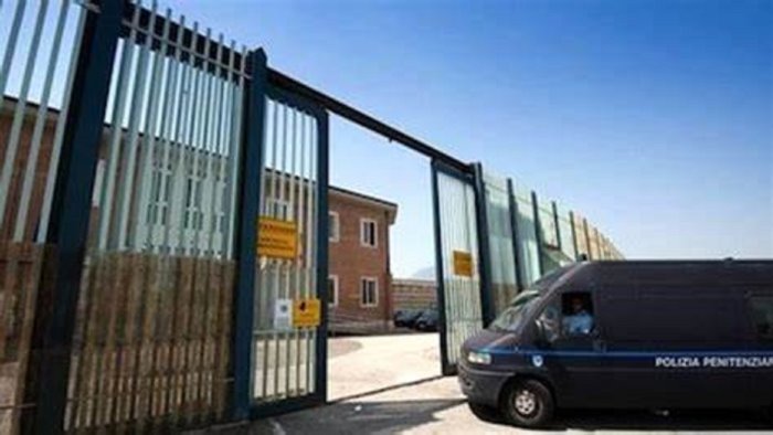 carceri sovraffollate e violenza che dilaga ad avellino e emergenza