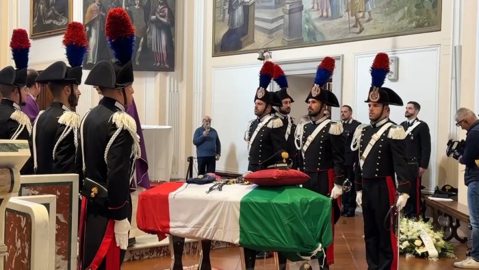 lo straziante addio ai carabinieri morti a campagna e stato un assassinio