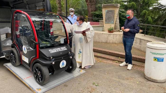 pellezzano al comune consegnata la prima auto elettrica