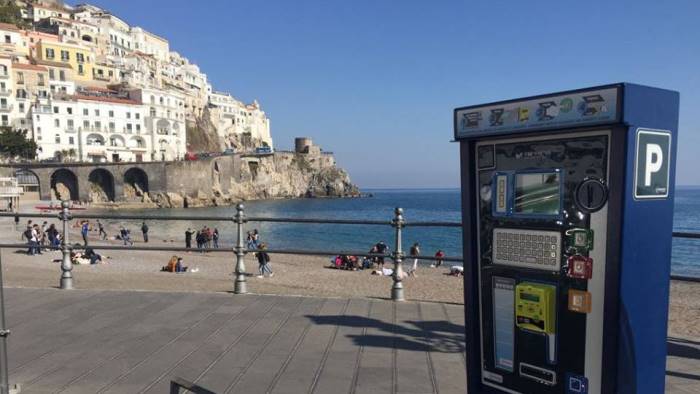 amalfi per un mese sara meno cara la sosta a pagamento