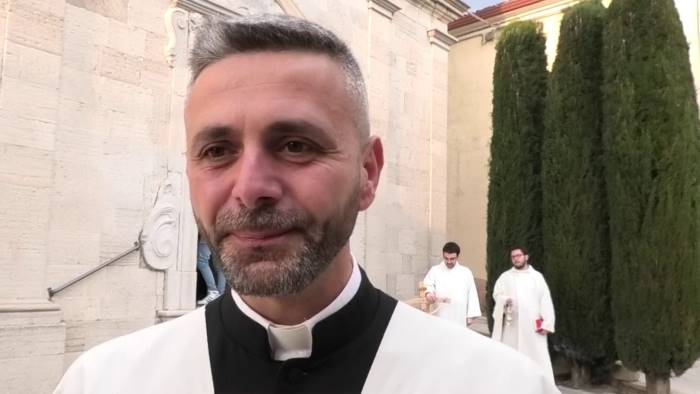 caro presidente de luca sono un sacerdote mi rivolgo a lei