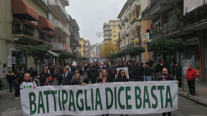 rifiuti battipaglia dice basta la battaglia continua