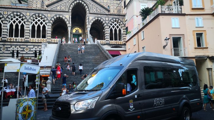 amalfi riparte il servizio bus interno in orario pomeridiano