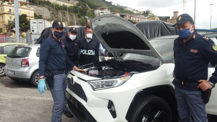 porto di salerno scoperto traffico di auto estere rubate