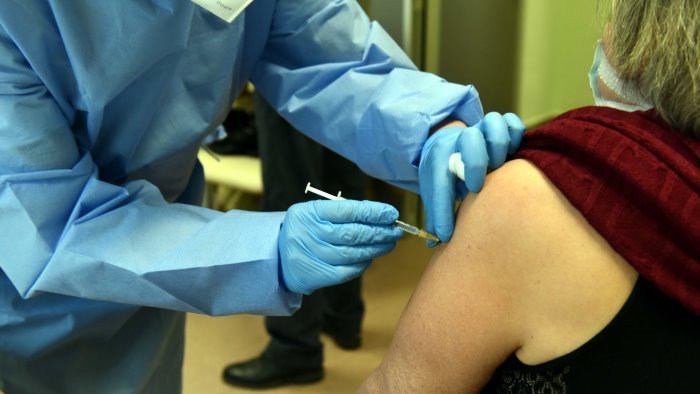 hub vaccinali in irpinia oggi somministrate 3 603 dosi