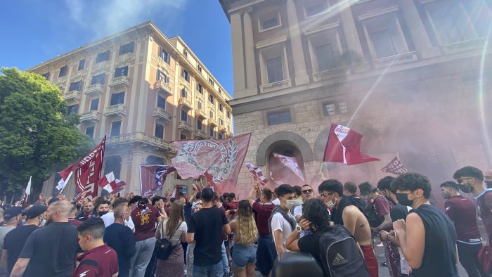 salernitana in serie a la festa granata invade la citta