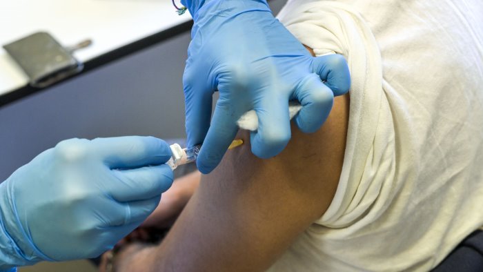 vaccini ad acciaroli in 7 ore somministrate 321 dosi