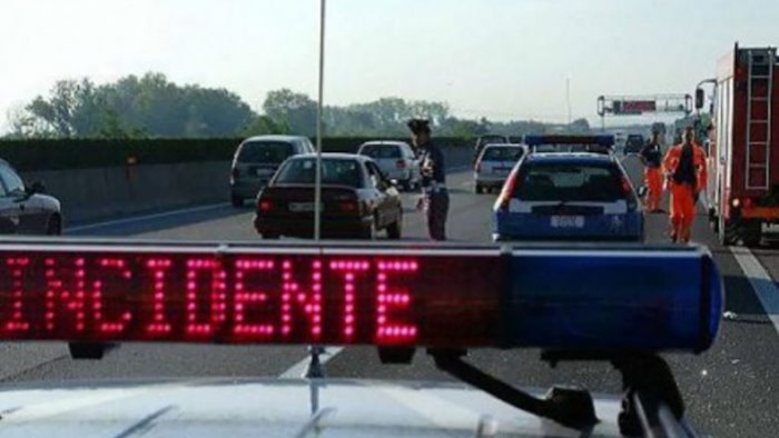 salerno incidente in autostrada muore motociclista