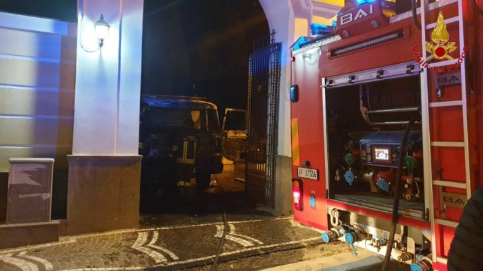 lavori al cimitero di quadrelle tir dato alle fiamme