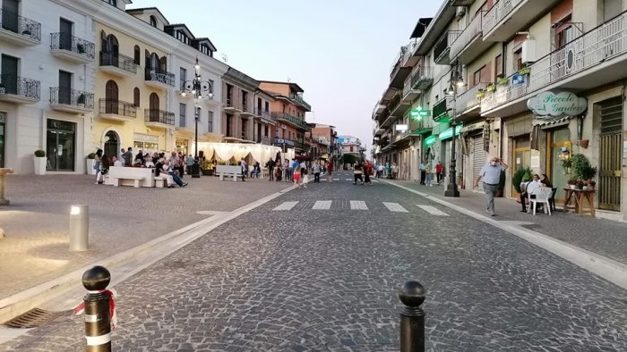 grottaminarda prolungata isola pedonale sul corso