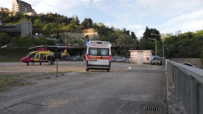 grave aneurisma trasferito d urgenza in elicottero al moscati