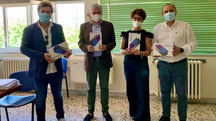 ospedale di sapri cittadini donano tablet per i pazienti