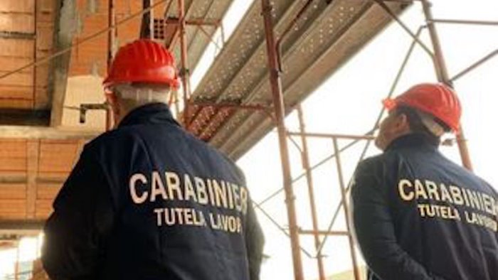 sicurezza nei cantieri edili denunce e multe dei carabinieri