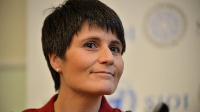 astrosamantha prima donna al comando della stazione spaziale