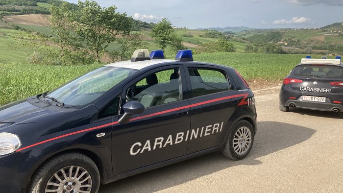 dramma a benevento 35enne trovato impiccato ad un albero