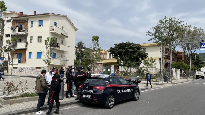 salerno sparatoria davanti scuola identificato l autista