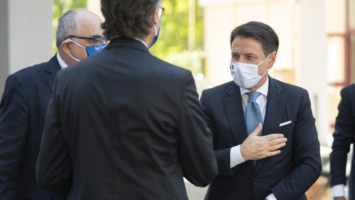 conte casaleggio consegni i dati non puo fermare il m5s