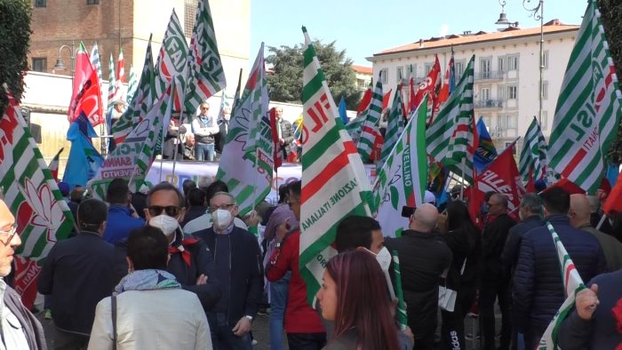 1 maggio ad avellino de luca ascolti questa piazza irpinia torni centrale