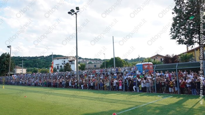 il benevento chiama i tifosi allenamento a porte aperte