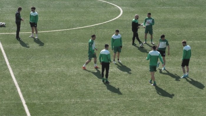 avellino indizio social fuori dai playoff ma in campo con doppia seduta