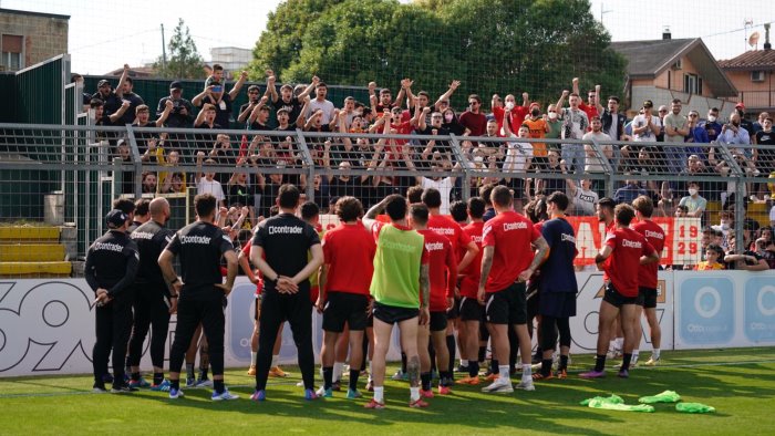 benevento colloquio tifosi squadra sudate la maglia fuori gli attributi