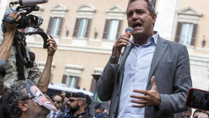 fronte pacifista domani in presidio a montecitorio ci sara anche de magistris