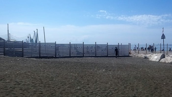 ancora barriere e staccionate sulle spiagge avella intervengano gli assessori