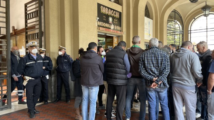 salerno riparte la manutenzione del verde ma esplode la rabbia dei lavoratori