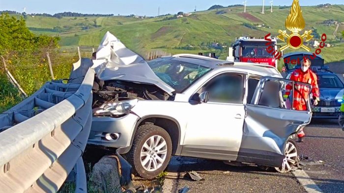 tragico incidente sull a16 in irpinia muore 59enne foggiano