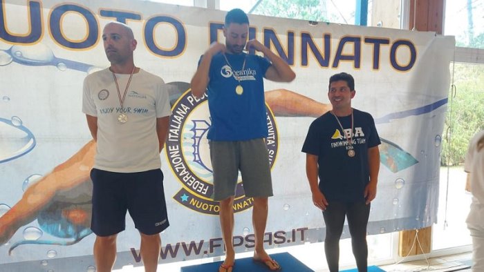 nuoto pinnato oceanika sturno piccolo da record nei 50 e nei 100