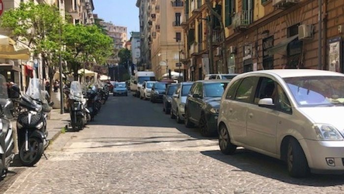 napoli al vomero una primavera con traffico e smog