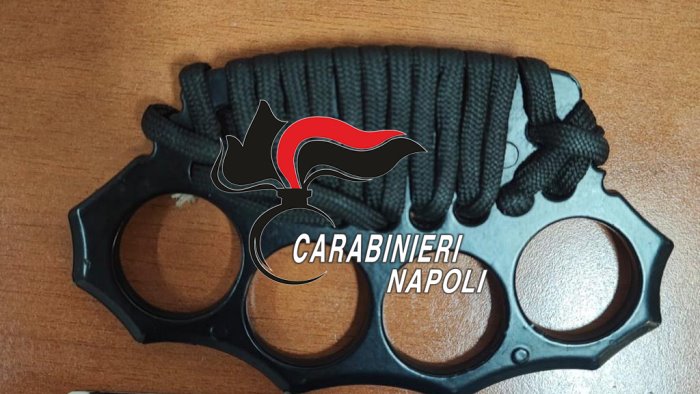 marano di napoli 15 enne con un tirapugni denunciato dai carabinieri