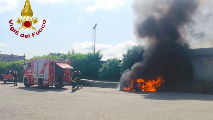 auto in fiamme 70enne di grottaminarda muore ustionato al rummo