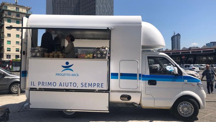 napoli da oggi una cucina mobile per i senza fissa dimora