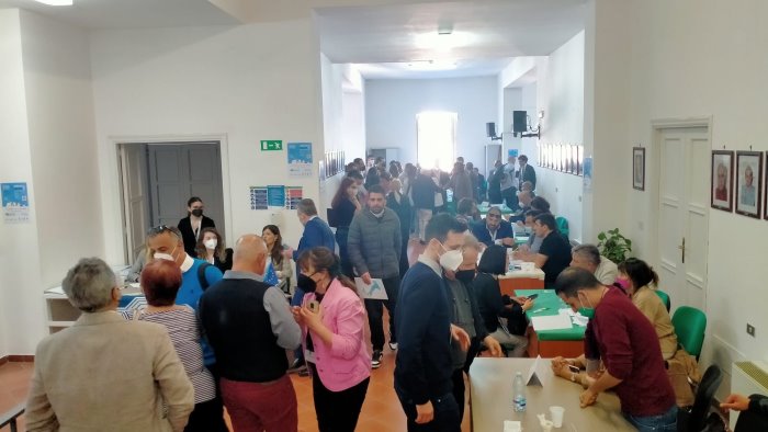 cento nuove assunzioni in un solo giorno con il primo career day campi flegrei