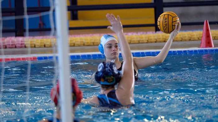 pallanuoto a2 femminile per napoli e arrivata la decima vittoria stagionale