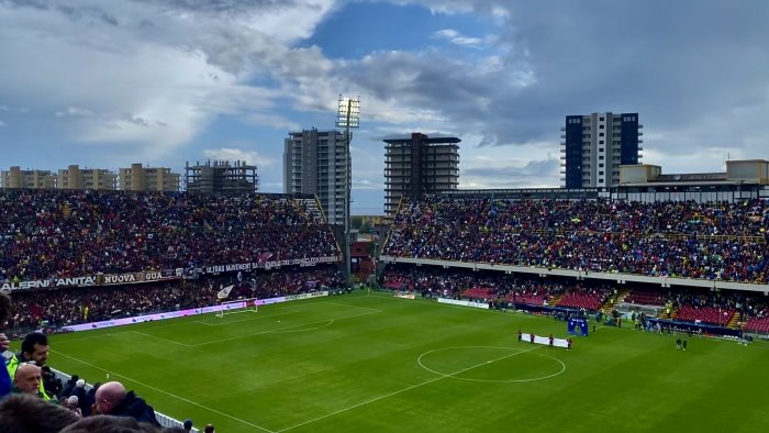 salernitana beffata all arechi l urlo dei tifosi ci devi credere