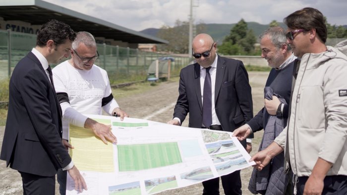 pontecagnano un nuovo campo in erba sintetica prende forma lo stadio comunale