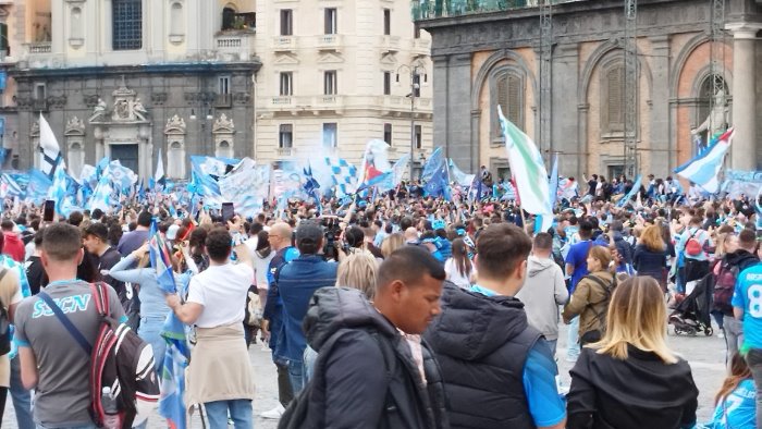 sorrisi e felicita napoli ieri era il luogo piu bello dove stare al mondo