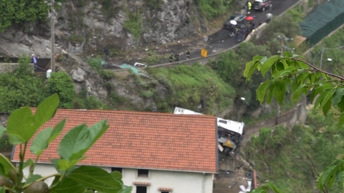 tragedia ravello bus a velocita ridotta muretto non ha retto l impatto