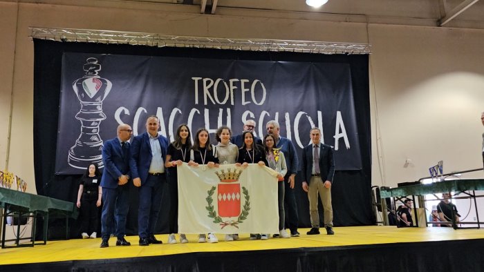 istituto comprensivo sorrento e liceo salvemini sul podio di scacchi a scuola